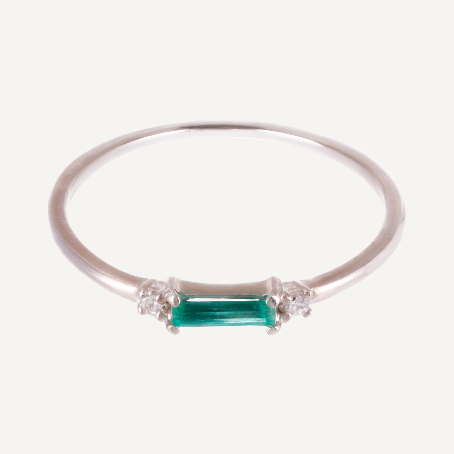 ANILLO ESMERALDA BAGUETTE Y DIAMANTES REDONDOS
