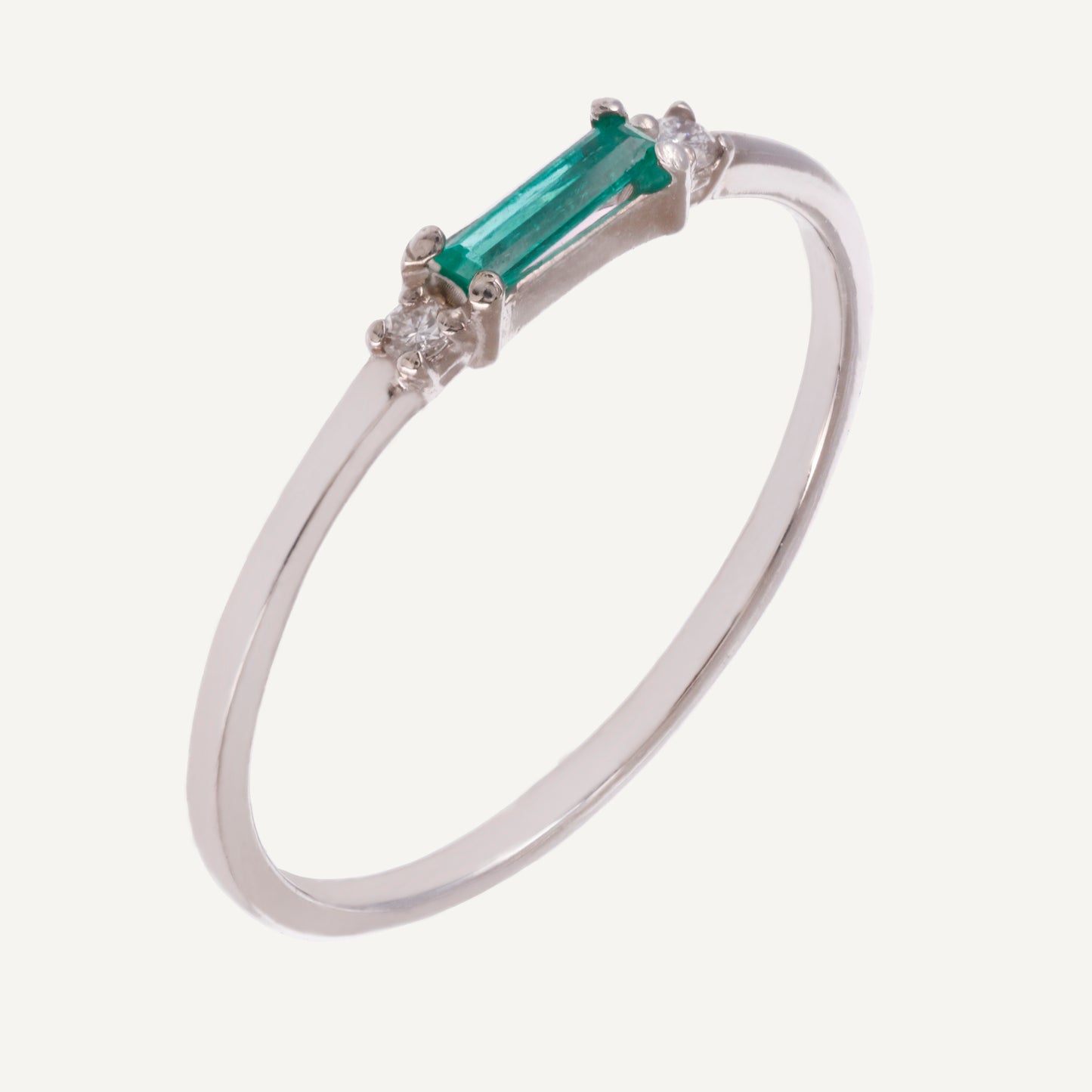 ANILLO ESMERALDA BAGUETTE Y DIAMANTES REDONDOS