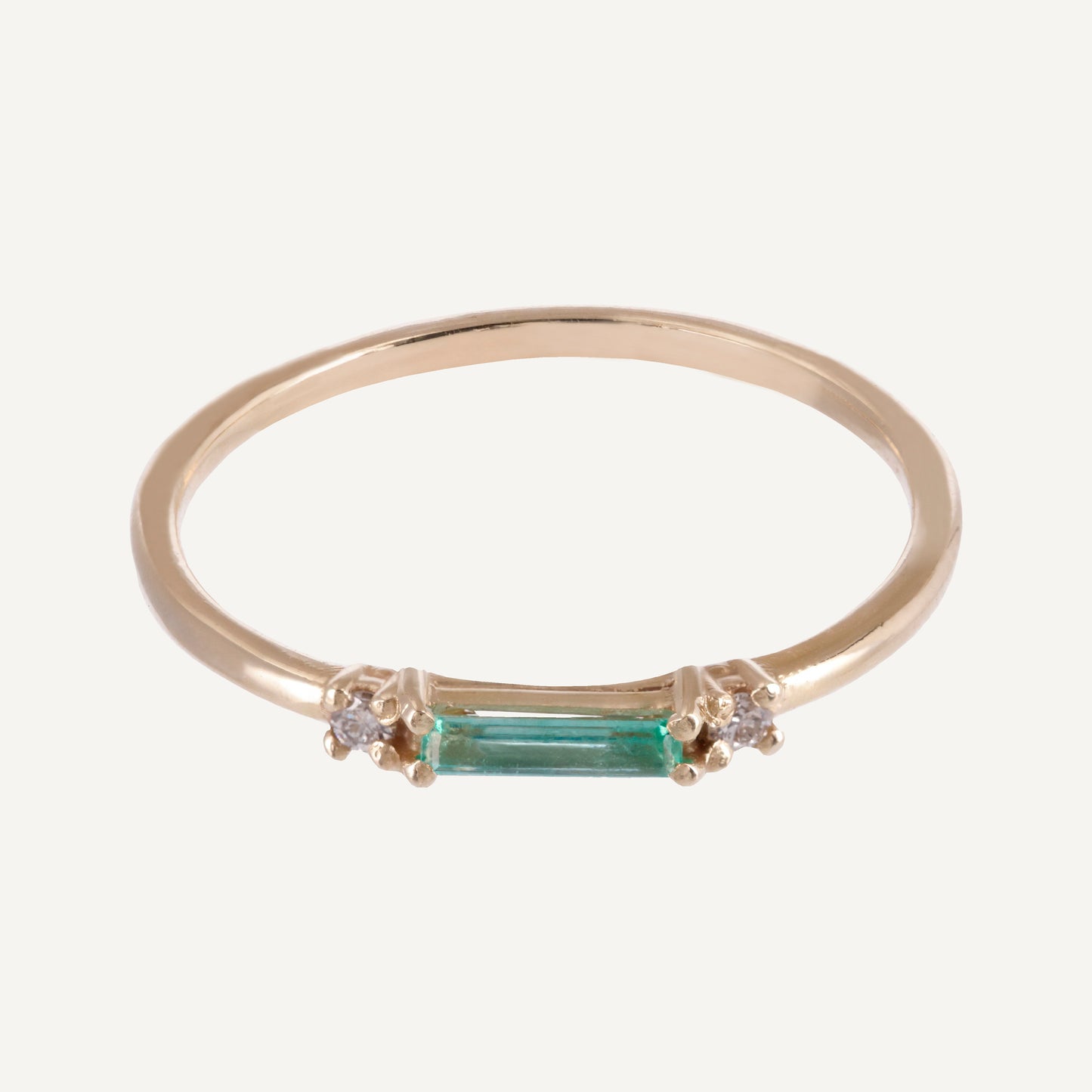 ANILLO ESMERALDA BAGUETTE Y DIAMANTES REDONDOS