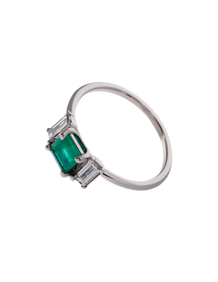 ANILLO ESMERALDA CUADRADA CON DIAMANTES BAGUETTE