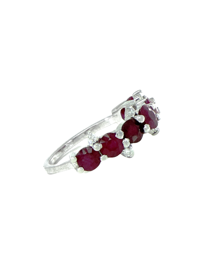 ANILLO RUBíS Y DIAMANTES REDONDOS