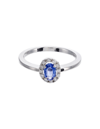 ANILLO ZAFIRO OVALADO Y HALO DIAMANTES